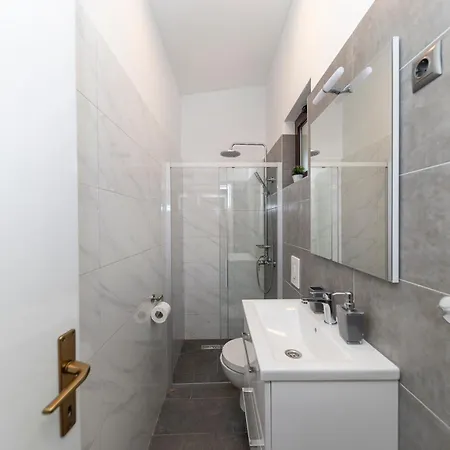 Family 2026 Ryanair's 10 * זאדאר