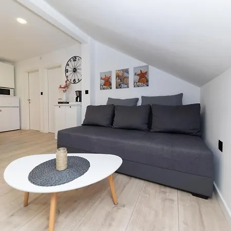 Family 2026 Ryanair's September Apartman Zára