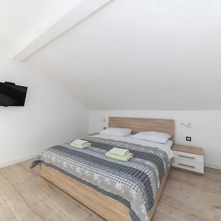 Family 2026 Ryanair's September Apartman