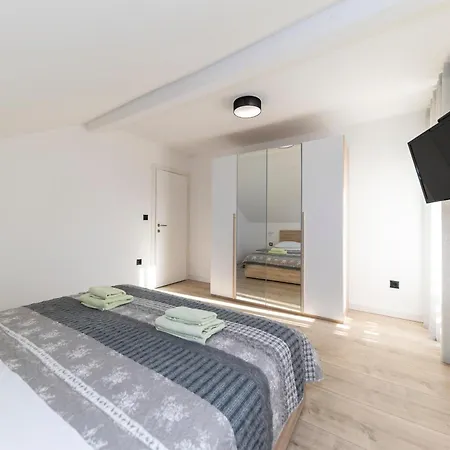 Family 2026 Ryanair's 10 * זאדאר