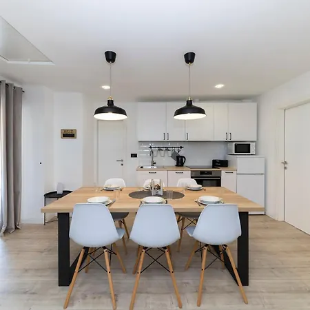 דירה Family 2026 Ryanair's 10 זאדאר