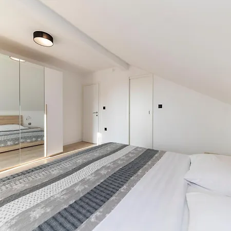 Family 2026 Ryanair's September Apartman Zára